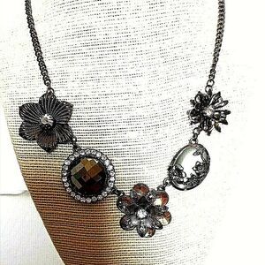🎬 Aldo necklace worn in never back down 2